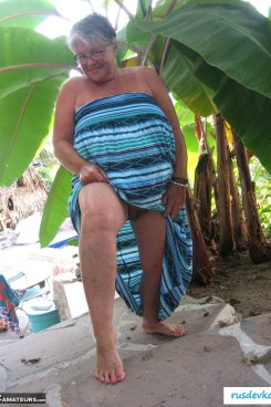 Обнаженная старушка на пляже | Голые старушки