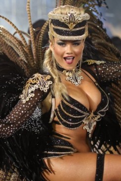 Бразильский карнавал с феноменальными цыпочками | Голые бразильянки