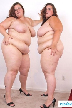Эротичные одинаковые толстушки (подборка) | Голые близняшки