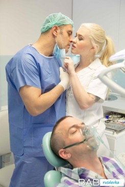 Ебет блондинку в стоматологии - 17 порно фото | Голые медсестры